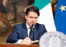 Conte rilancia sull’Iva: «Taglio per chi paga con il bancomat»