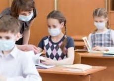 Coronavirus, a scuola solo la mascherina chirurgica