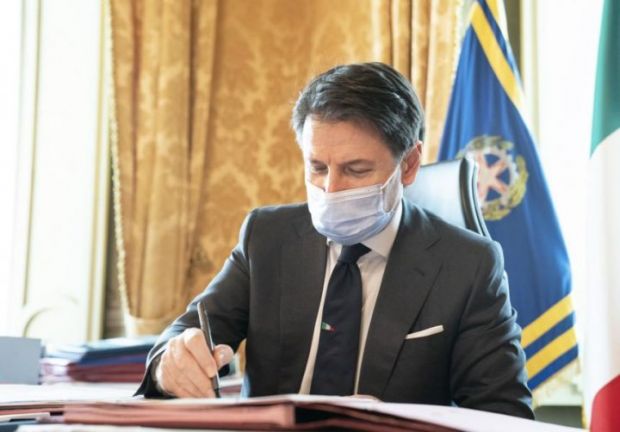 CONTE FIRMA IL NUOVO DPCM.