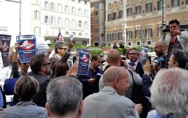 GIORNALISTI IN PIAZZA PER UNA NUOVA LEGGE SULL’EDITORIA