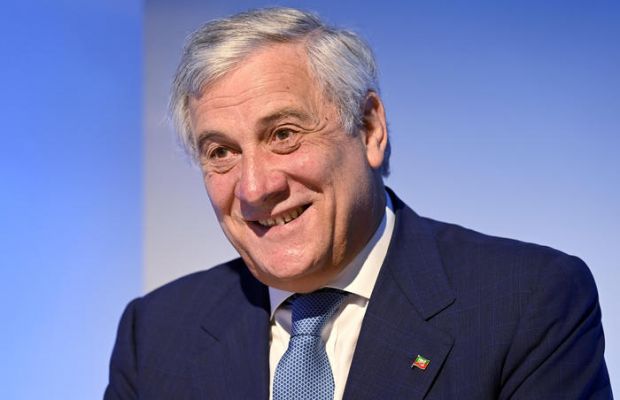 I figli di Berlusconi dietro la svolta liberal del mite Tajani.