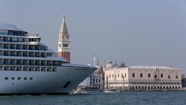 Venezia, dal 1 agosto stop alle grandi navi