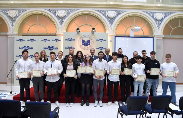 Alle scuole Gioia, Respighi e Romagnosi le borse di studio della Banca di Piacenza