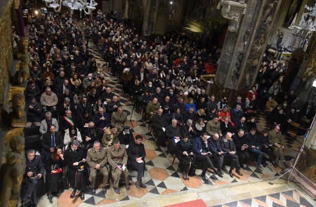 STANDING OVATION IN MEMORIA DEL PRESIDENTE SFORZA