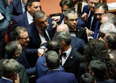 Rissa sfiorata in Senato sul premierato.