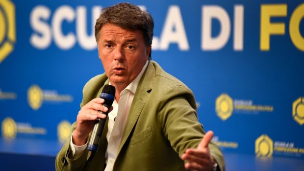 Renzi indica la via: «Noi a sinistra»