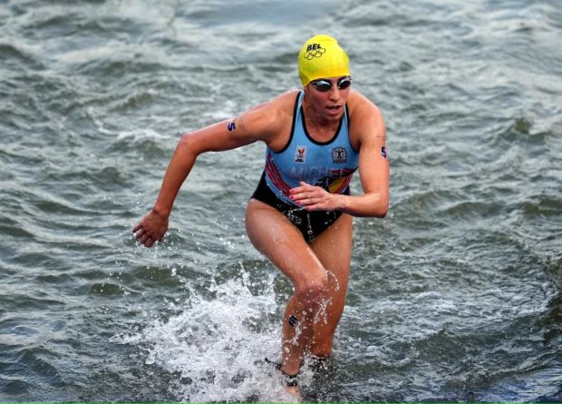 La prima ‘vittima’ della Senna: atleta belga di triathlon ricoverata in ospedale