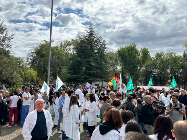 Successo della manifestazione a Foggia contro le aggressioni al personale.