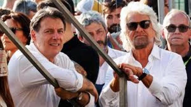 Fra Grillo e Conte i giovani M5s scelgono entrambi