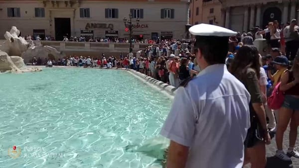 Fontana di Trevi a numero chiuso e a pagamento per i turisti