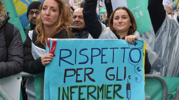 L'Italia non è un Paese per infermieri.