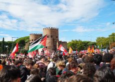 Manifestazione pro-Palestina a Roma, scontri e sassaiola verso la Polizia