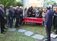 Femminicidio, inaugurata la panchina rossa al Senato