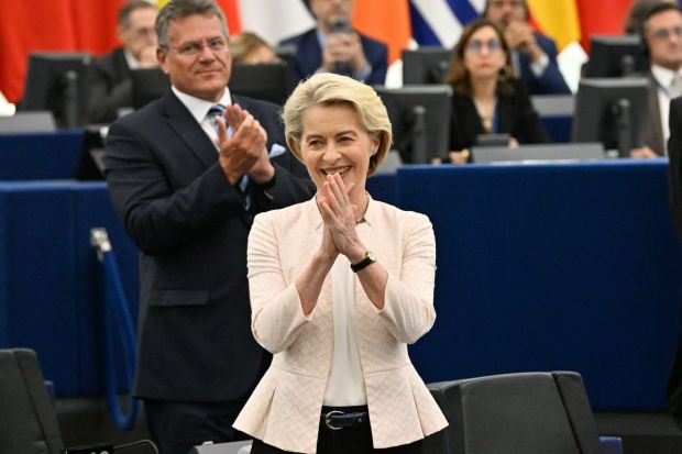 Con 370 voti l’Europarlamento approva la fiducia alla commissione von der Leyen