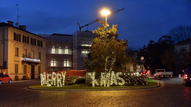 Sono diventate un caso politico le illuminazioni natalizie a Biella