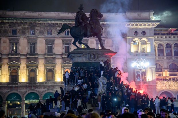 La ragazzaglia milanese ha studiato bene le nostre tradizioni