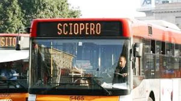 Tornano i venerdì di sciopero: il 10 gennaio si fermano bus, treni e aerei