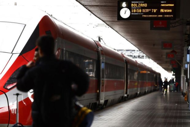 Arrivano le fasce di garanzia scioperi per i treni nei festivi.